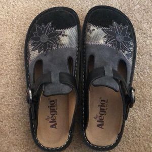 Alegria Clogs